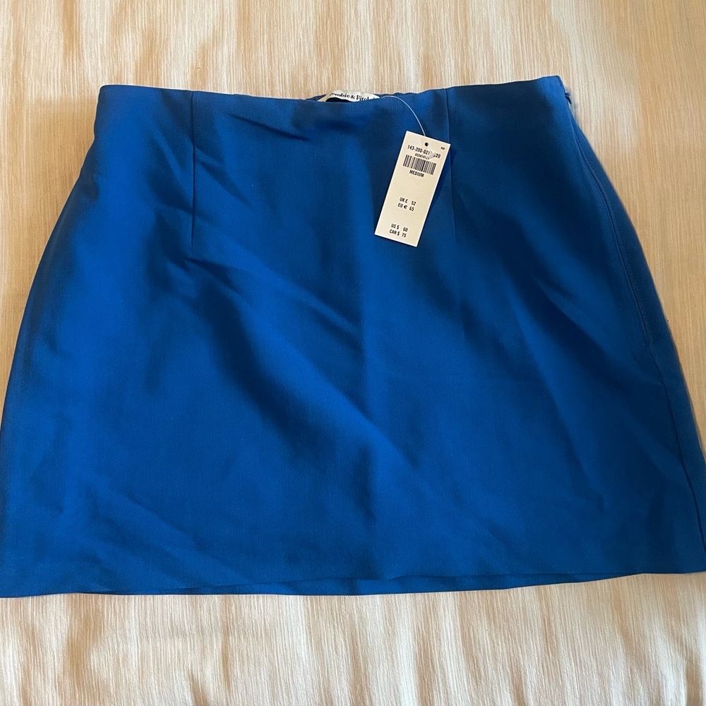 Blue Abercrombie & Fitch skort with tags